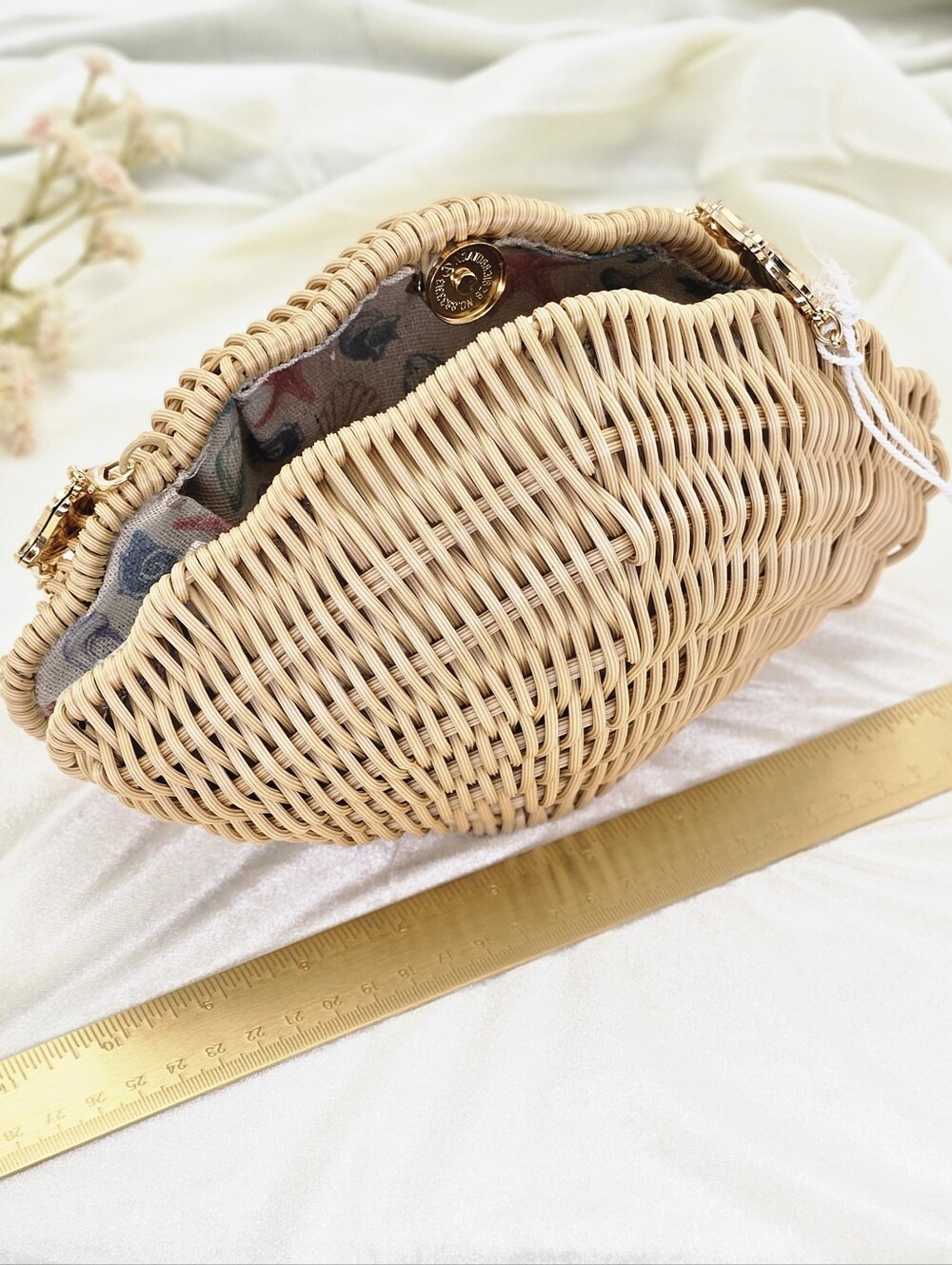 Viral Haute Hippie Shell Bag Seashell Clutch Natural Woven Bag Gold Chain Purse - Picture 3 of 9